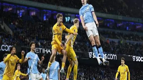 澳网赛事评论：张之臻精彩亮相，拼搏进取